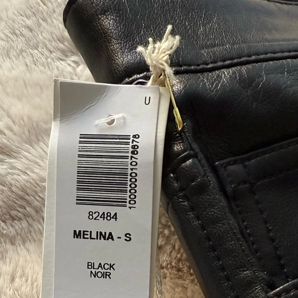 {NOT FOR SALE} ⛔️ NWT Aritzia The Melina Vegan Leather Pant Short Black Size 8